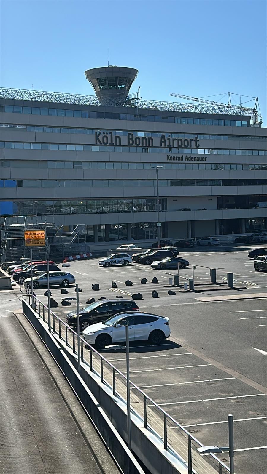 K&ouml;ln Bonn Airport Ger&uuml;stbau Au&szlig;enansicht